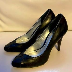 BCBG closed toe heels. size 8.5